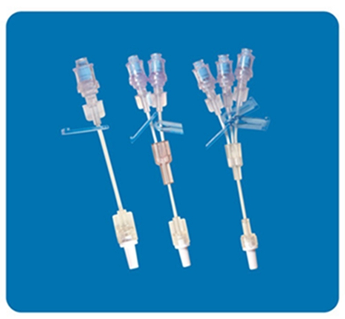 INFUSION SET WITH NEEDLELESS ADAPTER